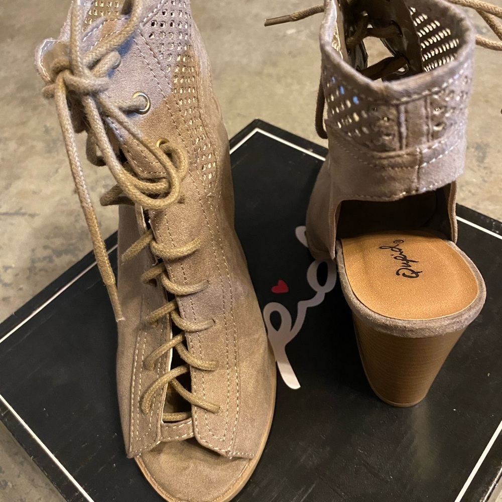 🔥FINAL SALE $7🔥 Qupid Tan Lace Up Boots with Chunky Heel
